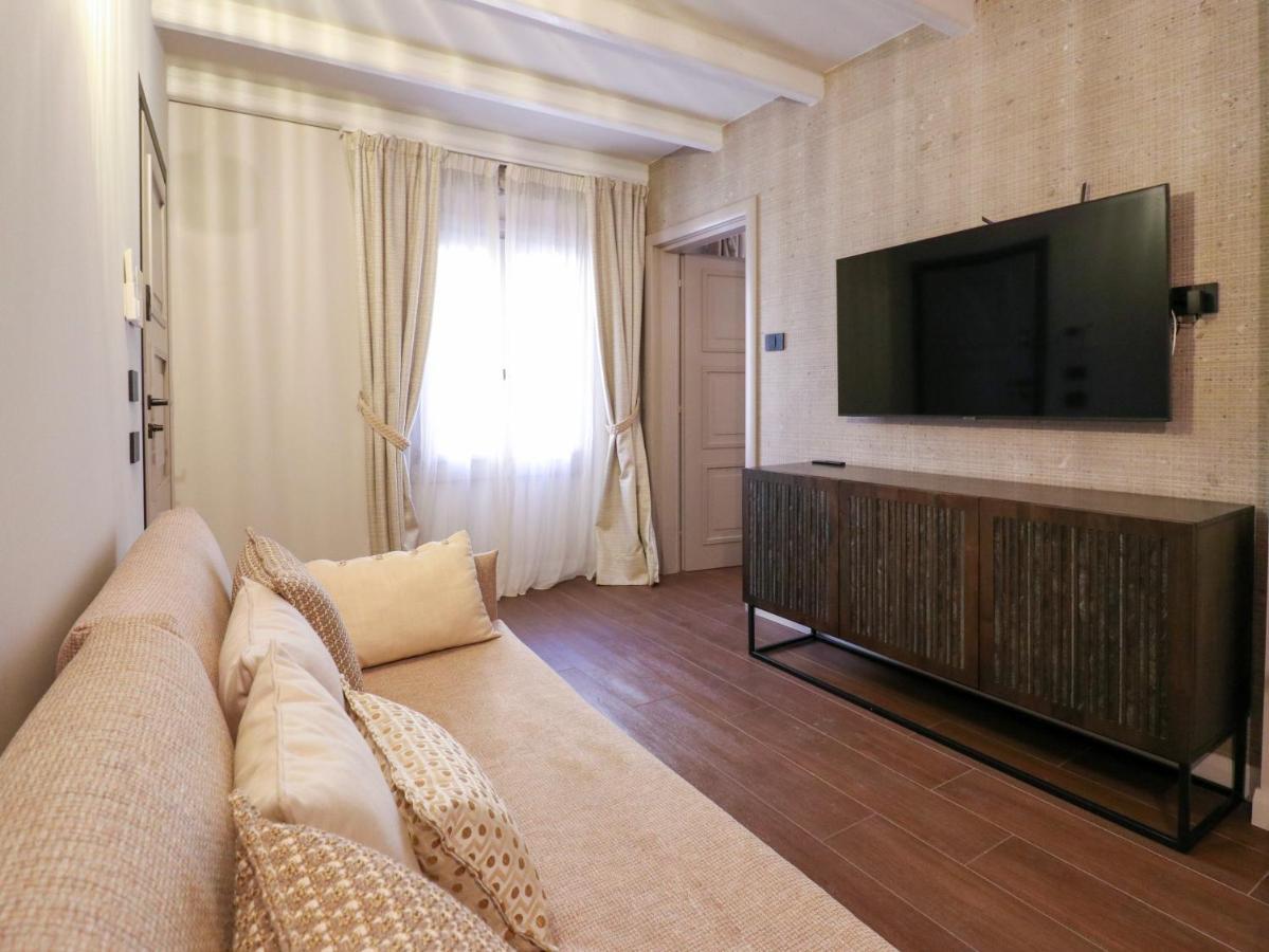 Avenue Luxury Townhouse Apartment