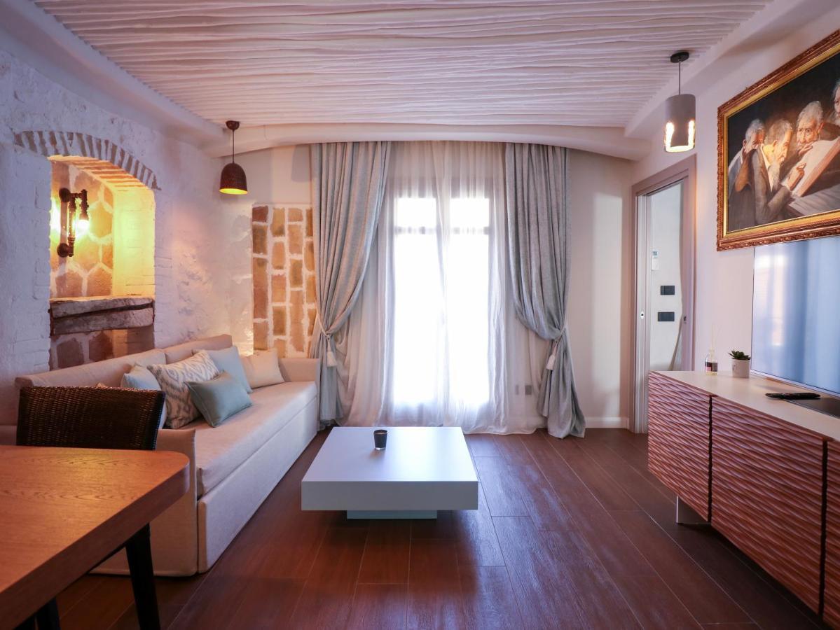 Avenue Luxury Townhouse Apartment