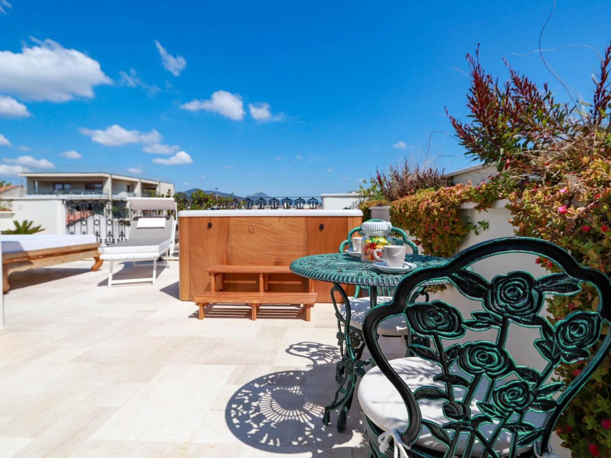 Avenue Luxury Townhouse Apartment